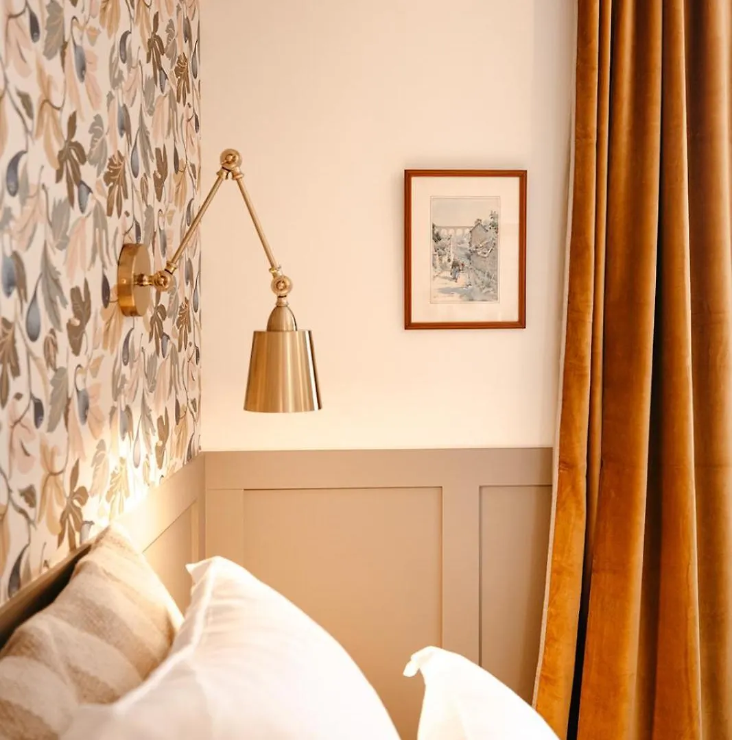 Les Chambres Des Gabariers, Les Pieds Dans L'Eau Pleudihen-sur-Rance Bed & Breakfast
