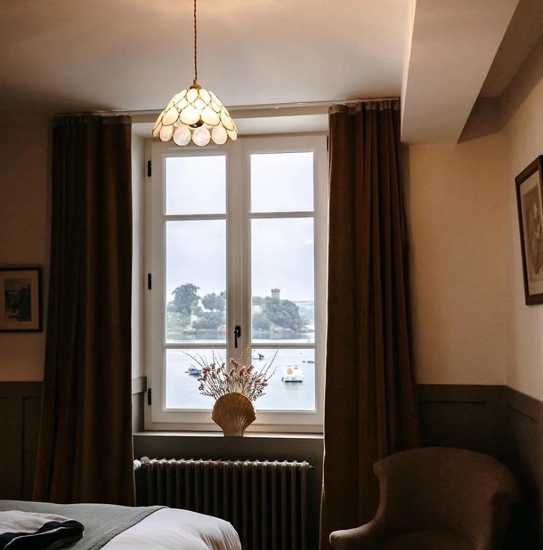 Les Chambres Des Gabariers, Les Pieds Dans L'Eau Pleudihen-sur-Rance Bed & Breakfast
